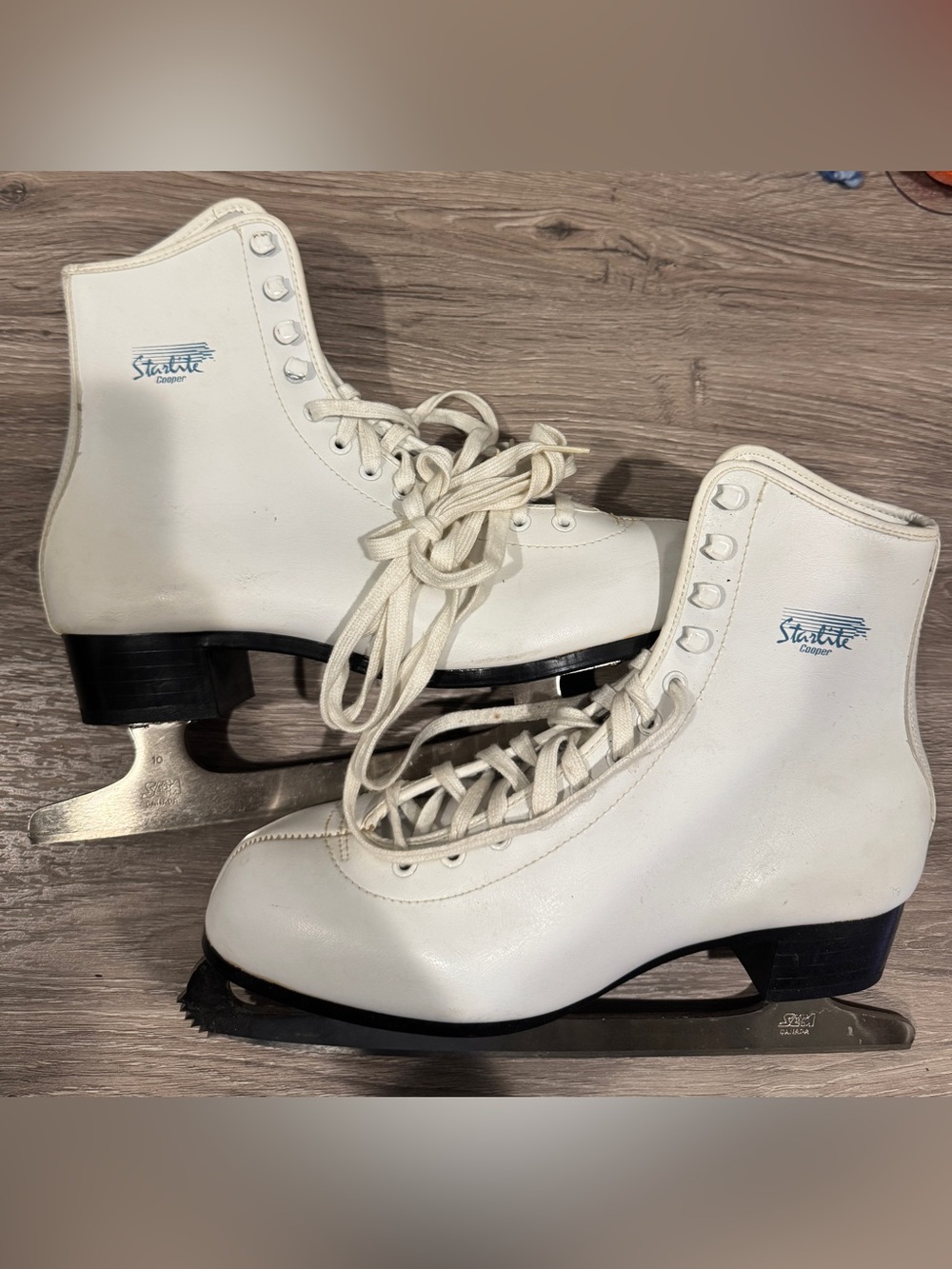 SLM Canada White Women's Classic Lace-UpFigure Ice Skates - Size 9